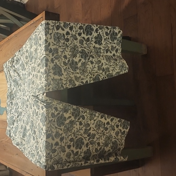 J. Jill Stretchy Green And White Floral Pants. Worn And Washed But Only 2 Times - Picture 4 of 7